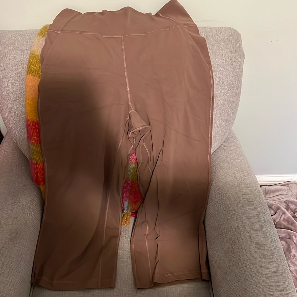 Lululemon Wide Leg Crop - like new in coffee brown color!!!